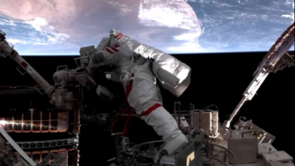 现场视频！神21乘组完成第一次出舱