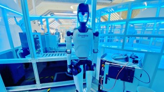 人形机器人插花比赛即将举行：怎么比？如何评？