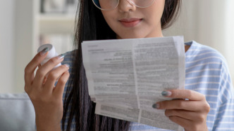 光明网评论员：看不清的药品说明书该换换了