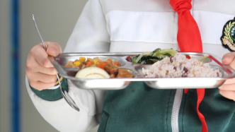 校長侵吞“校園餐”經(jīng)費90萬被判4年，檢察日報：拉起管理高壓線