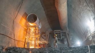 渝昆高铁彝良隧道贯通，全线建成后渝昆行车时间将缩至两个半小时