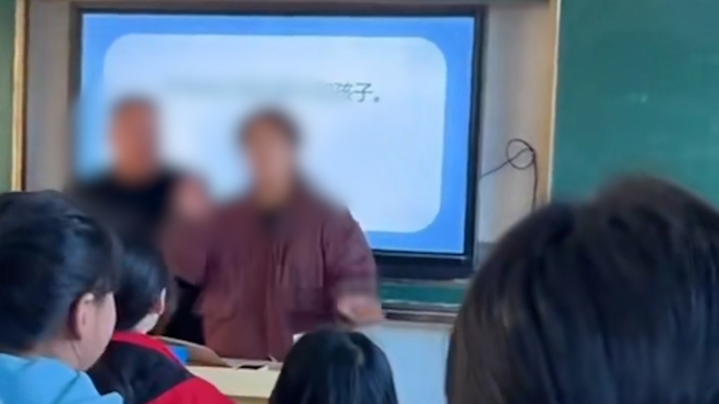 家長(zhǎng)會(huì)上家長(zhǎng)上講臺(tái)稱兒子被打掉門(mén)牙,河北高碑店市教體局已介入