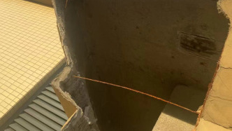 佛山一小區(qū)樓頂裝飾脫落存隱患，物業(yè)欲用維修資金引業(yè)主反對(duì)