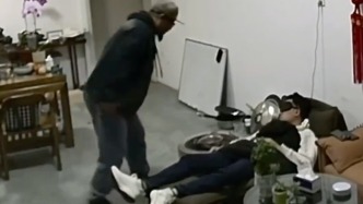 烤地瓜烤出險情，老板一氧化碳中毒昏迷，員工“踢兩腳”踢回一命