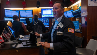 美聯(lián)儲(chǔ)降息“靴子”落地：美股三大指數(shù)收漲，白銀再創(chuàng)新高