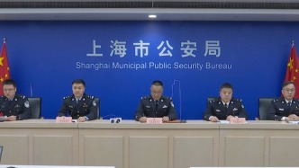 直播丨上海警方通報近期破獲的集裝箱夾藏煙花爆竹、偷盜船用潤滑油等典型案例