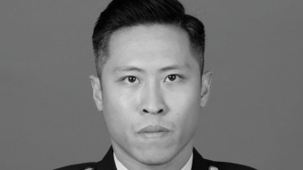 香港消防處向殉職消防員何偉豪追授消防隊目榮譽職銜