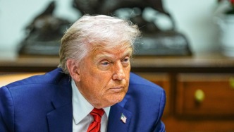 派拉蒙與奈飛競(jìng)購戰(zhàn)背后：特朗普欲干涉CNN去向，政治因素或決定結(jié)局