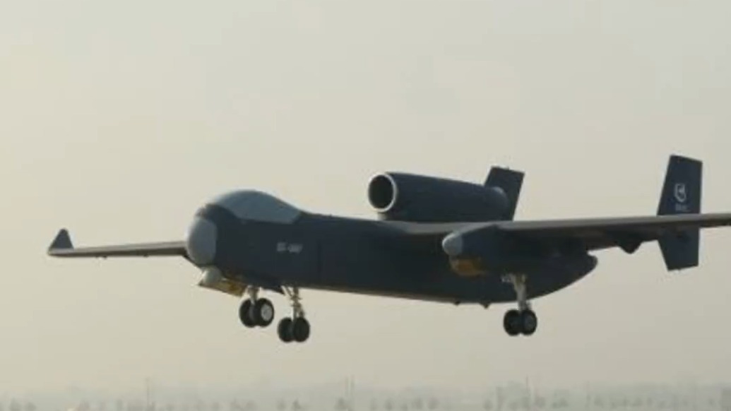 我国自主创新“九天”无人机首飞成功