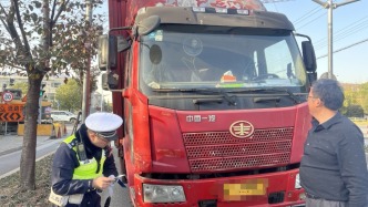 上海警方连续查处两辆“百吨王”，分别超载176%、203%