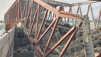 韓國光州一施工現(xiàn)場發(fā)生坍塌，已造成2人死亡