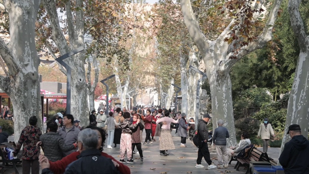 上海静安公园，暂别前夕人气依旧