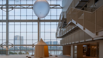 在黃浦江邊的等等圖書館，聽侯瀚如聊策展