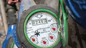 内江一市民家中表内漏水两月水费超1.5万，协商后仍需缴5600余元，水务公司：已最大程度减免
