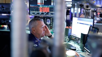 AI担忧加剧，美股三大指数全线收跌，博通跌超11%