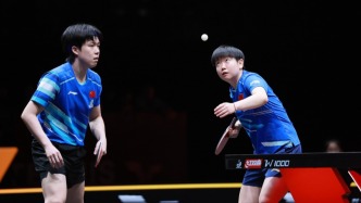 一日三賽+帶傷出戰(zhàn)，“莎頭”不敵韓國組合無緣混雙冠軍
