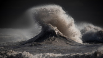 日本發(fā)布暴風(fēng)巨浪紅色預(yù)警，中國駐新潟總領(lǐng)館提醒我公民注意安全