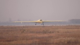 彩虹-7成功首飛，國產(chǎn)大飛翼無人機起降視頻首次公開