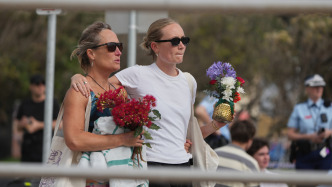 悉尼海灘槍擊事件已致16死數(shù)十傷，澳大利亞全國(guó)降半旗悼念