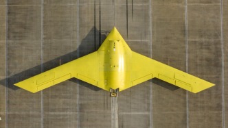 多图｜造型科幻！彩虹-7隐身无人机首飞成功