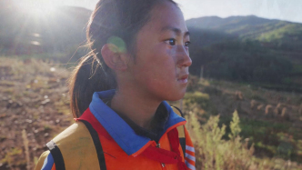 大山深处的孩子们通过足球看远方