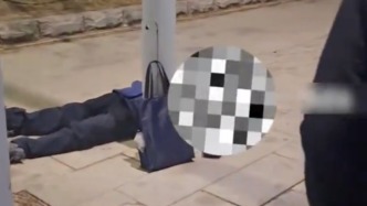 深夜里的暖心守護：陌生大叔助躺地少年安全回家