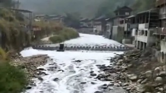 广西通报“桂林一河段现白泡沫”：龙胜环境局存在失职渎职，责令相关负责人停职检查