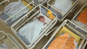 歐洲擔(dān)憂人口萎縮：多項(xiàng)激勵(lì)政策效果短暫，移民不是根本解決方案