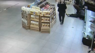 老人突然昏迷經(jīng)路人接力救援恢復(fù)心跳和呼吸，其女發(fā)帖尋人致謝