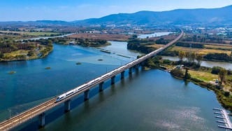 前11個(gè)月全國鐵路發(fā)送旅客42.8億人次，創(chuàng)歷史同期新高