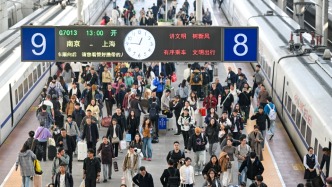 前11月全國鐵路發(fā)送42.8億人次同比增長6.6%，創(chuàng)歷史同期新高