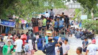 蘇門答臘洪災(zāi)：千人死亡、毀林惡果、華人自救與亞齊海嘯創(chuàng)傷｜907編輯部