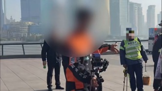 博主喊話粉絲“人肉”外灘保安，警方教育告誡、一平臺(tái)賬號(hào)被封