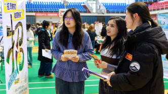 人社部：前11月全國(guó)城鎮(zhèn)新增就業(yè)1210萬(wàn)人