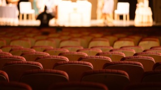 員工拒絕年會表演被開除？工人日報：少一些算計，多一些相互托舉