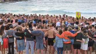 澳洲一懷孕母親為陌生3歲女孩擋子彈，女童家人淚流滿面感謝