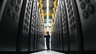 因地制宜，推動高質(zhì)量可持續(xù)的發(fā)展——論學(xué)習(xí)貫徹中央經(jīng)濟(jì)工作會議精神