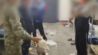 湖南湘西一職校宿管摔死學(xué)生小貓？校方：要求涉事宿管員賠禮道歉，已辭退