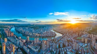 群山“锁城”变枢纽：巴中逆袭凭什么？