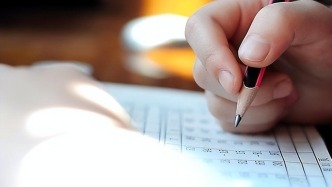 教育部發(fā)“20條”加強(qiáng)中小學(xué)日?？荚嚬芾恚浩胀ǜ咧袊?yán)控考試次數(shù)