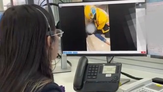 邊連線邊做心肺復(fù)蘇，外賣小哥取餐途中跪地救人：人命關(guān)天的的時候，想不到超時