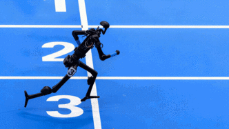 圖解2025｜人形機(jī)器人跑起來(lái)了，中國(guó)科技產(chǎn)業(yè)邁出堅(jiān)實(shí)一步