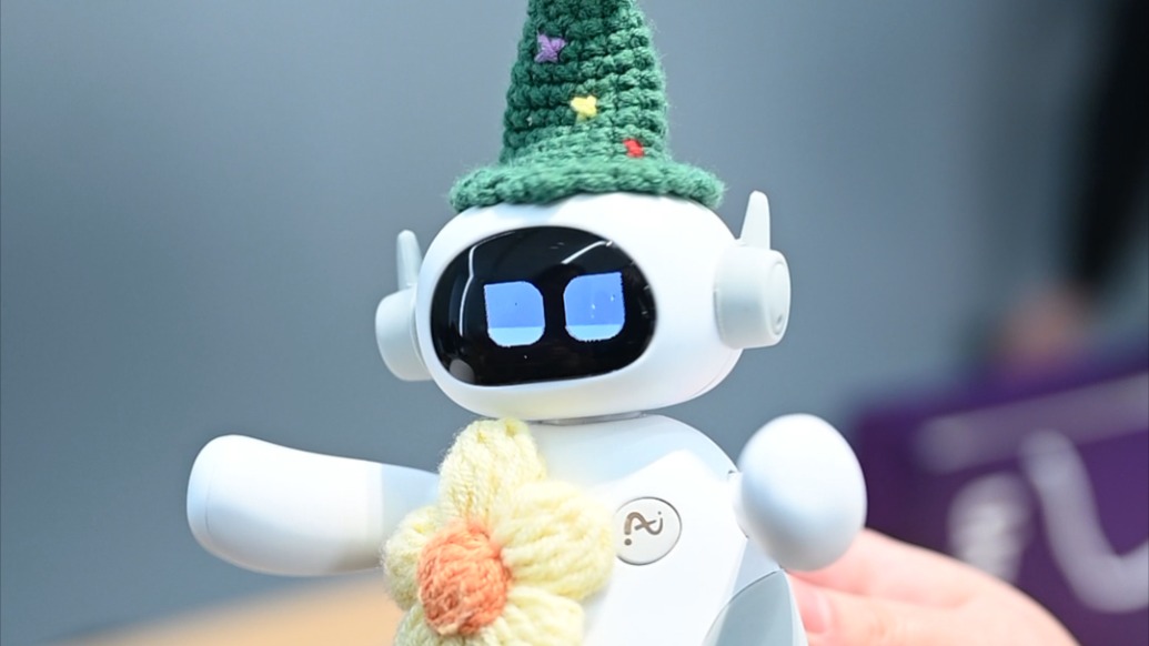 上?？祻?fù)輔具租賃上新！AI陪伴機(jī)器人、智能護(hù)理機(jī)器人都能租回家