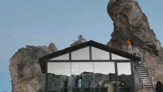 云南梅里雪山网红“旱地拔葱”机位被圈占收费，涉事咖啡馆因无执照被责令停业