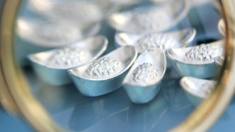 再創(chuàng)歷史新高，年內(nèi)大漲超120%！白銀為何成貴金屬“黑馬”