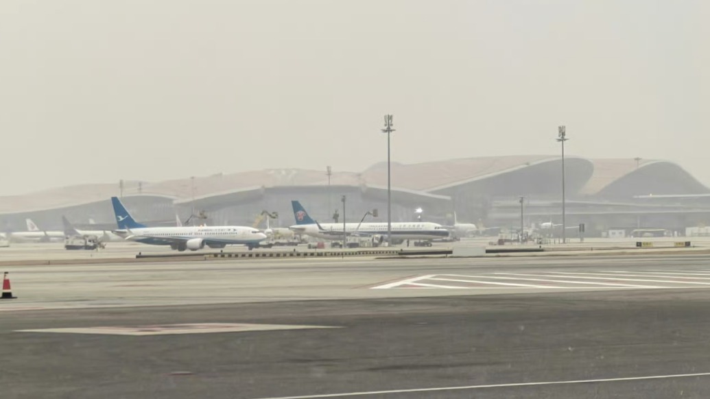 受大霧影響，北京大興機(jī)場(chǎng)啟動(dòng)大面積航班延誤紅色響應(yīng)