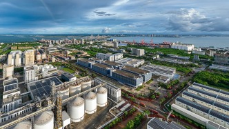 封關后第一批通關“零關稅”原輔料抵達海南