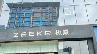 車主稱新購(gòu)極氪001在高速上宕機(jī)斷電要求退車被拒，4S店：軟件問(wèn)題所致