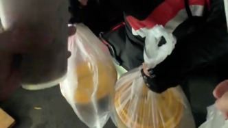 “社恐”老板的溫柔戰(zhàn)術：點一杯奶茶，只為給騎手送一份夜宵