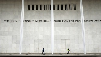 美國(guó)肯尼迪中心更名為“特朗普-肯尼迪中心” ，肯尼迪家族強(qiáng)烈反對(duì)